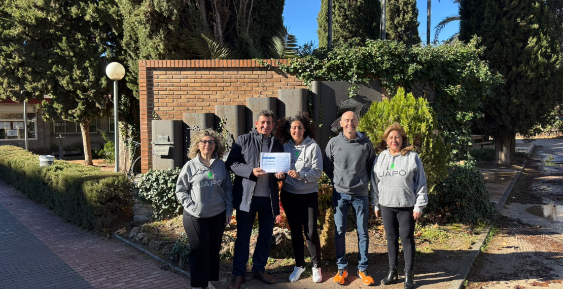 La Fundación UAPO recibe la donación de la III Carrera Solidaria del IES Ginés Pérez Chirinos